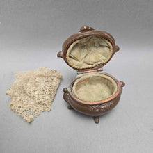 Load image into Gallery viewer, Antique B&amp;W Footed Souvenir Trinket/Jewelry Box, Duluth, Minn (2x2.25x2.5)
