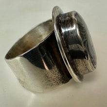 Load image into Gallery viewer, Vintage Signed Sterling Abalone Ring sz 8
