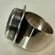 Load image into Gallery viewer, Vintage Signed Sterling Abalone Ring sz 8
