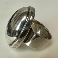 Load image into Gallery viewer, Vintage Solid Sterling Oval Statement Ring sz 7
