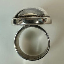 Load image into Gallery viewer, Vintage Solid Sterling Oval Statement Ring sz 7
