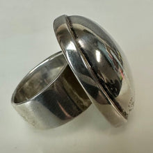 Load image into Gallery viewer, Vintage Solid Sterling Oval Statement Ring sz 7
