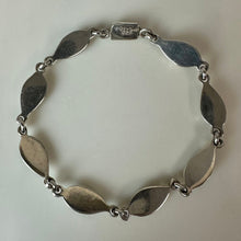 Load image into Gallery viewer, Vintage Sterling Onyx Teadrop Link Bracelet (8")
