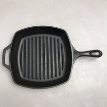 Load image into Gallery viewer, Lodge Cast Iron Square Grill Pan (16.5x10.5)
