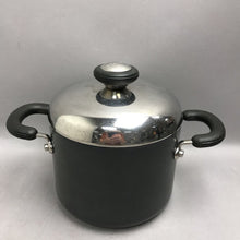 Load image into Gallery viewer, Circulon Stock Pot Pan 3.5 QT. 3.3L Non-Stick w/ Lid Meyer Hi-Low System
