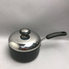 Load image into Gallery viewer, Circulon Hi-Low System Hard Anodized Saucepan with Lid Vintage Black 2 Quart
