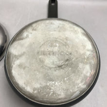 Load image into Gallery viewer, Circulon Hi-Low System Hard Anodized Saucepan with Lid Vintage Black 2 Quart
