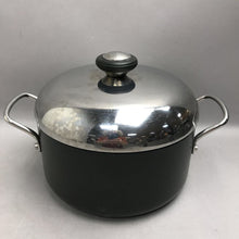 Load image into Gallery viewer, Circulon Stock Pot Pan 5.5 QT. 3.3L Non-Stick w/ Li
