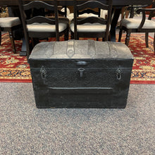 Load image into Gallery viewer, Black Trunk (19x29x17)
