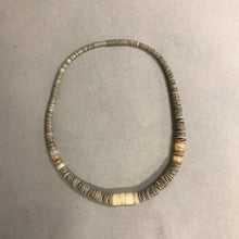 Load image into Gallery viewer, Graduated Shell Bead Necklace
