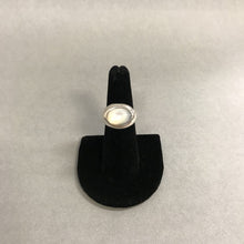 Load image into Gallery viewer, Sterling Mother of Pearl Espo Ring sz 6
