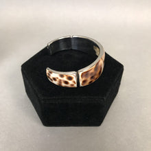 Load image into Gallery viewer, Sterling Shell Cuff Bracelet
