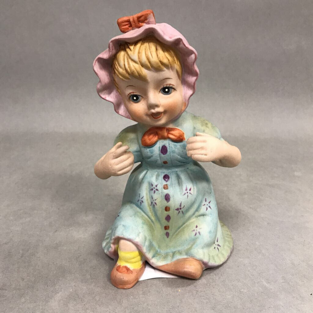 Vintage Girl Figurine ((6x4)