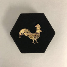 Load image into Gallery viewer, Vintage Rooster Filigree Pin

