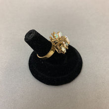 Load image into Gallery viewer, Vintage 14K Gold Ethiopian Opal Cocktail Ring sz 5 (5.8g)
