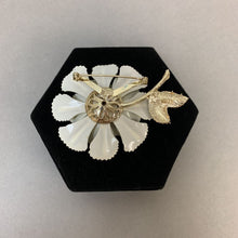Load image into Gallery viewer, Vintage Coro Large Enamel Flower Pin
