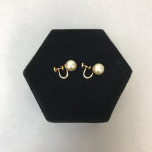 Load image into Gallery viewer, 14K Gold Pearl Screw Back Earrings (4.1g)
