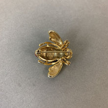 Load image into Gallery viewer, Joan Rivers Classics Patriotic Bee Pin
