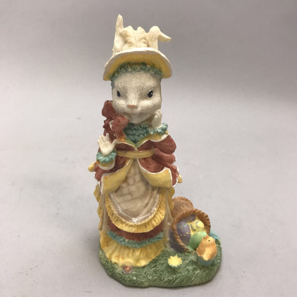 Vintage 1994 Harriet Hopalong Rabbit Figurine (5.5