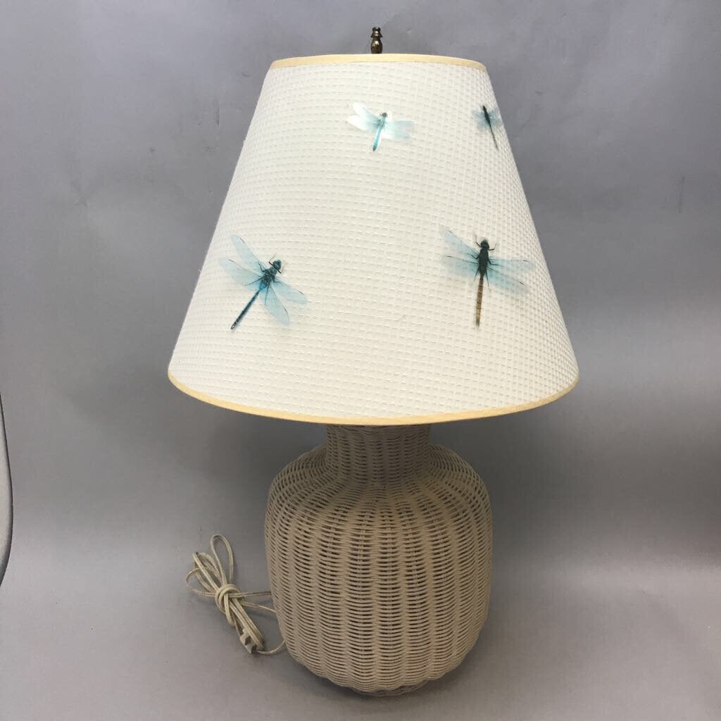 Vintage Table Lamp Wicker Base w Shade Dragonfly Accent (27)
