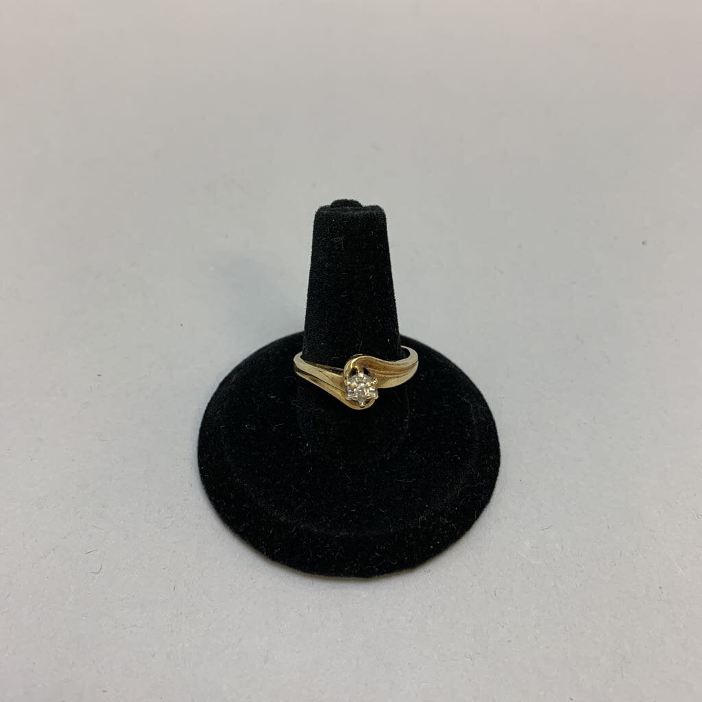 10K Gold Diamond Engagement Ring sz 5.5 (2.3g)