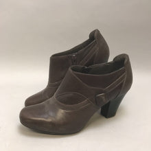 Load image into Gallery viewer, Clarks Brown Ankle Boots (Size 7.5)
