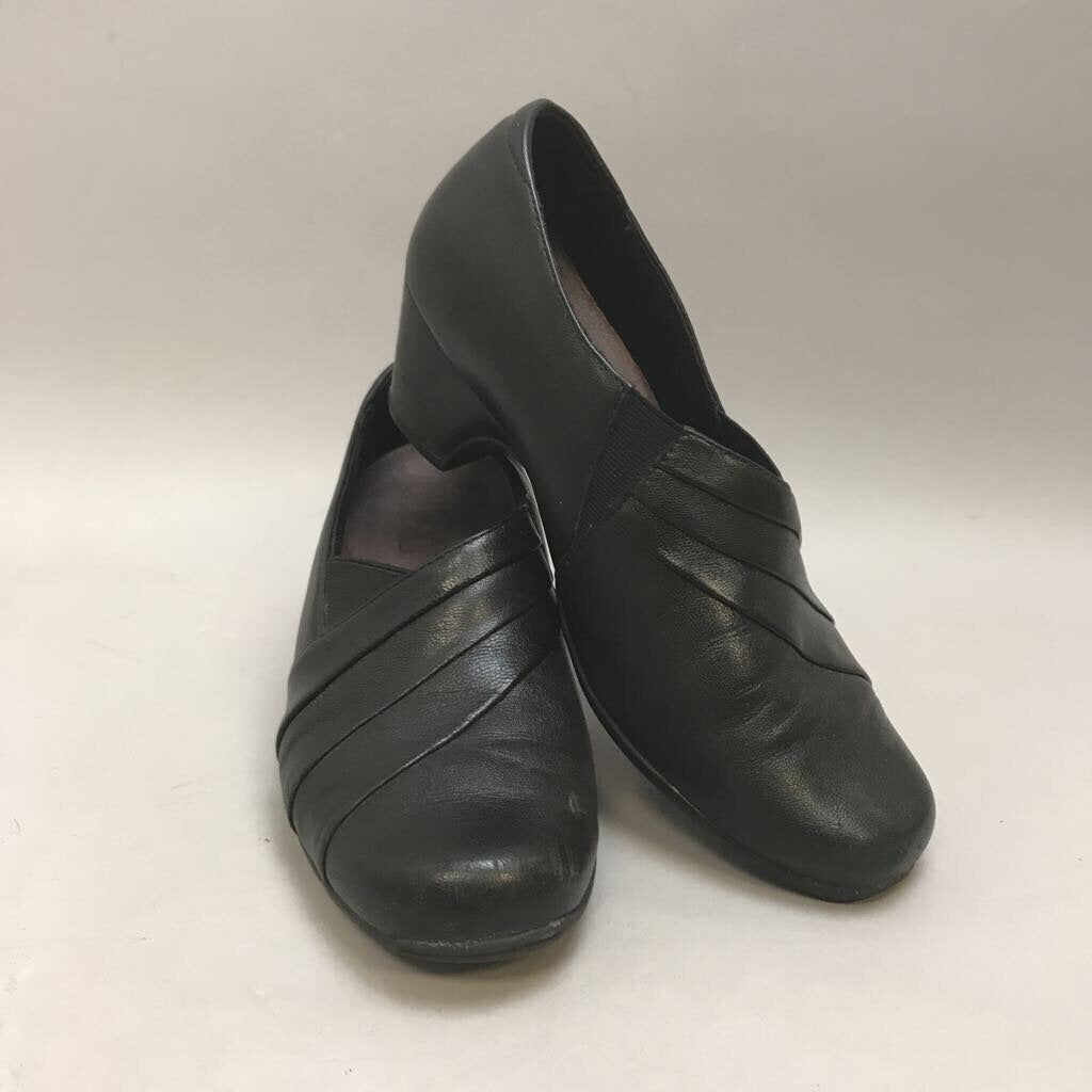 Clarks Black Slip On Heeled Shoes (Size 7.5)