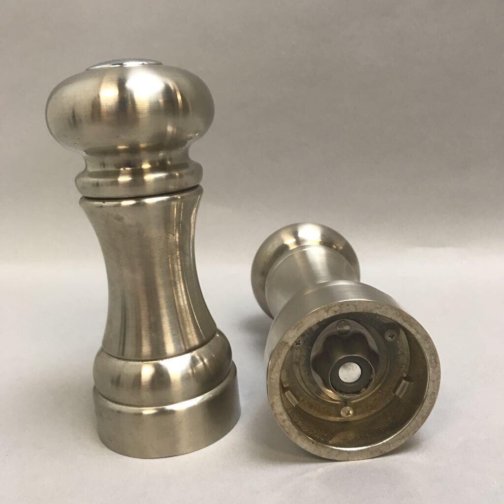 Vintage pair of salt selling and pepper grinders