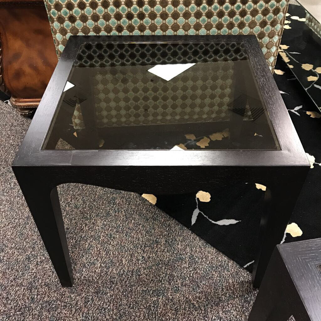 Black End Table w/ Glass Top (24x28x28)