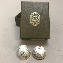 Load image into Gallery viewer, Vintage Crummles &amp; Co Mini Enameled Egg Box (1.5&quot;)
