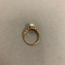 Load image into Gallery viewer, Vintage 10K Gold Pearl Solitaire Ring sz 6 (2.0g)
