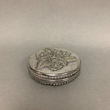 Load image into Gallery viewer, Vintage Sterling Embossed Sterling Jewelry Trinket Case by D Hess Jewelers Ottawa IL (3.5&quot;)
