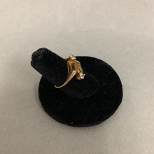 Load image into Gallery viewer, 10K Gold Topaz Art Deco Ring sz 4 (2.3g)
