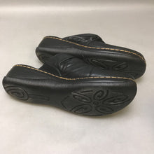 Load image into Gallery viewer, Bare Traps Black Leather Clogs sz 11
