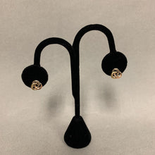 Load image into Gallery viewer, 14K Gold Tri-Tone Interlocking Rings Stud Earrings (0.5g)

