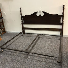 Load image into Gallery viewer, King Headboard / Metal Frame (55x80)
