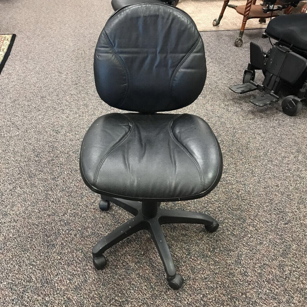 Black Office Chair (36x20x22)
