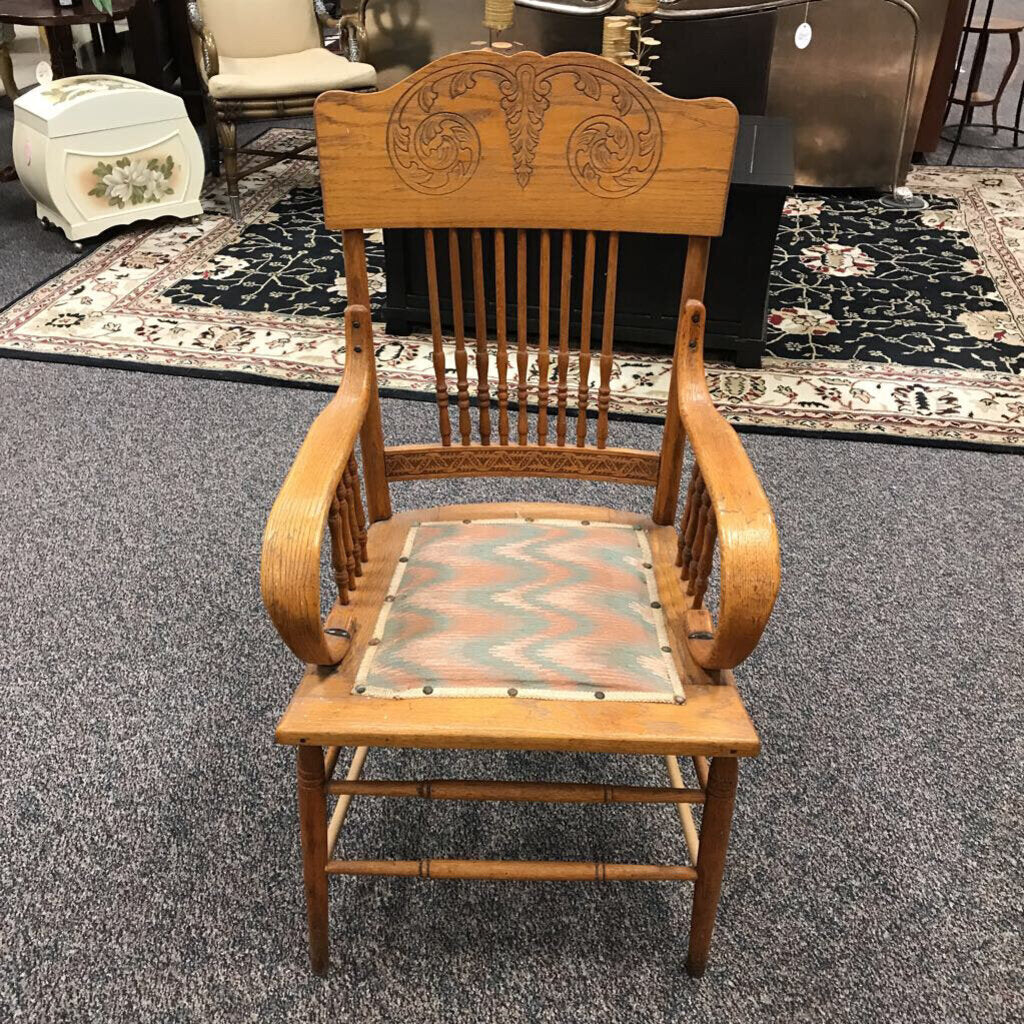 Oak Chair (41x23x21)
