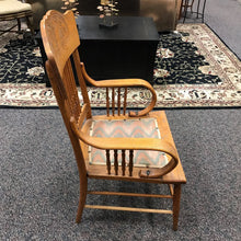 Load image into Gallery viewer, Oak Chair (41x23x21)
