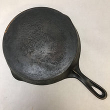 Load image into Gallery viewer, Wagner Ware Cast Iron Skillet #7 (9.5&quot;)
