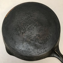 Load image into Gallery viewer, Wagner Ware Cast Iron Skillet #7 (9.5&quot;)
