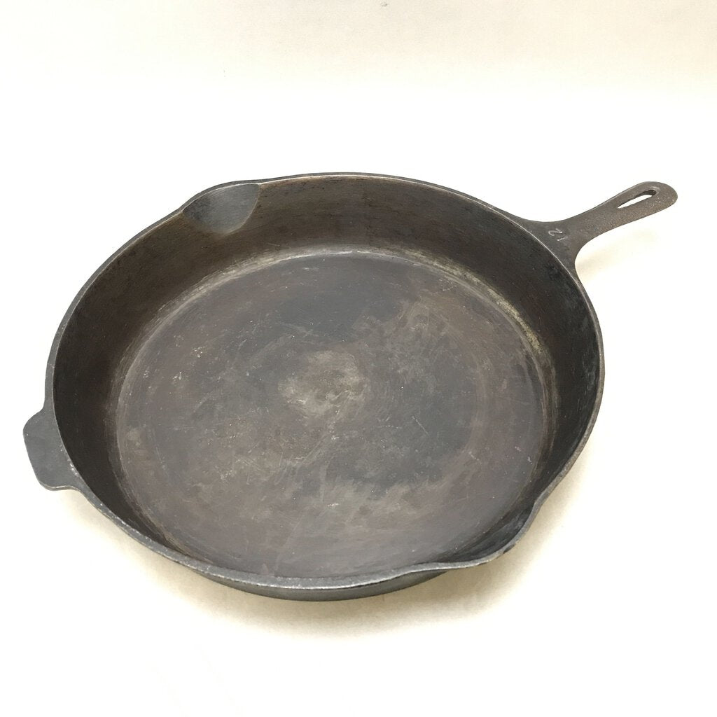 Wagner Ware #12 Cast Iron Skillet (13.5) – Main Street Estate Sales