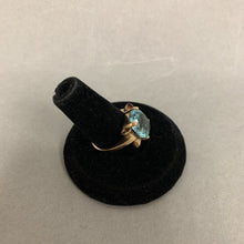 Load image into Gallery viewer, 10K Gold Aqua Crystal Ring sz 6.5 (3.8g)
