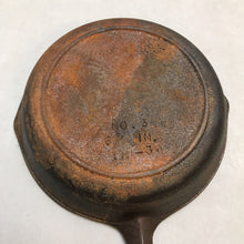 Load image into Gallery viewer, Cast Iron #3 Skillet #1H-3 (6 5/8&quot;)
