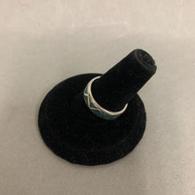 Load image into Gallery viewer, Sterling Turquoise Chip Inlay Ring sz 6.5
