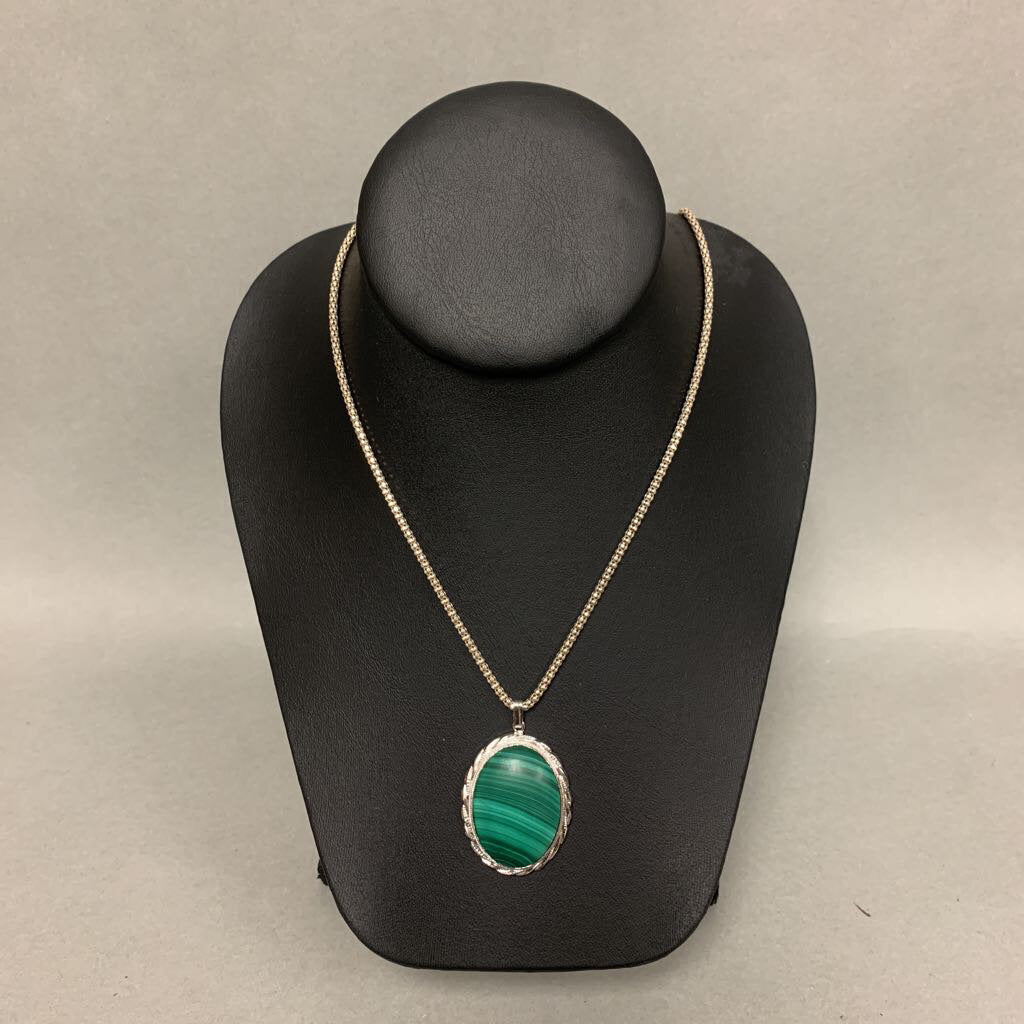 Sterling Malachite Pendant on 18