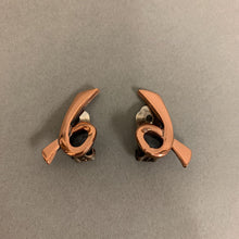 Load image into Gallery viewer, Renoir Copper Ribbon Clip Earrings
