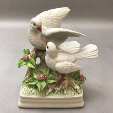 Load image into Gallery viewer, Vintage Gorham Porcelain Lovebirds Music Box
