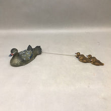 Load image into Gallery viewer, Ganz Duck &amp; Ducklings Decoy Figurine (13&quot;)
