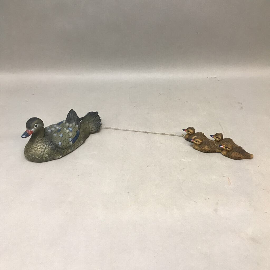 Ganz Duck & Ducklings Decoy Figurine (13